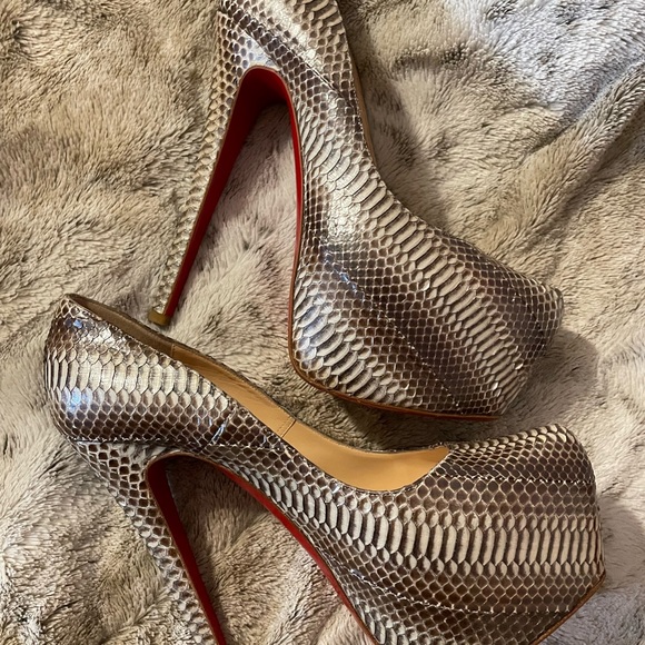 Authentic Christian Louboutin Daffodil Pumps - Picture 6 of 6